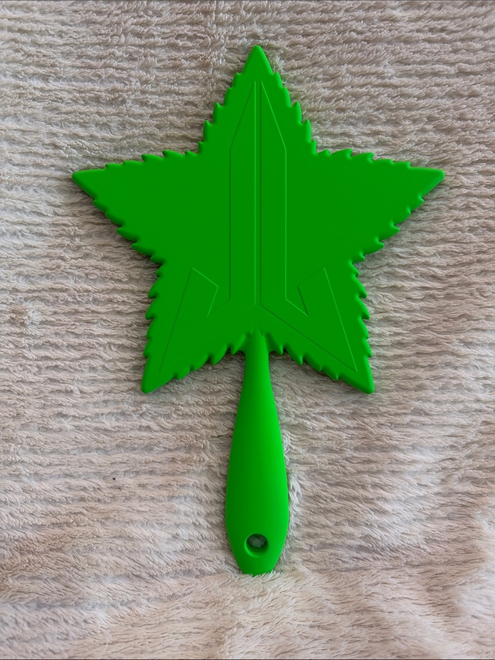 Jeffree Star Neon Green Star-Leaf Detangling Brush